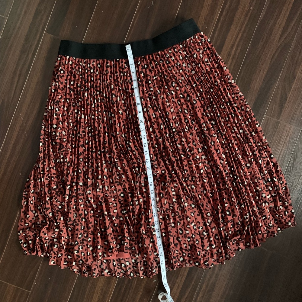 Mini Pleated Mid Length Leopard Print Skirt